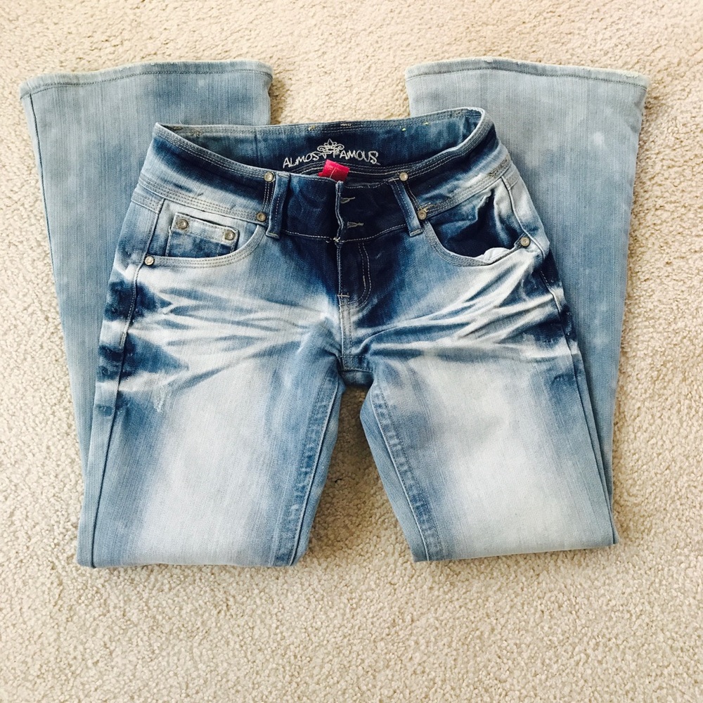 ✨Almost Famous Vintage Distressed Jeans